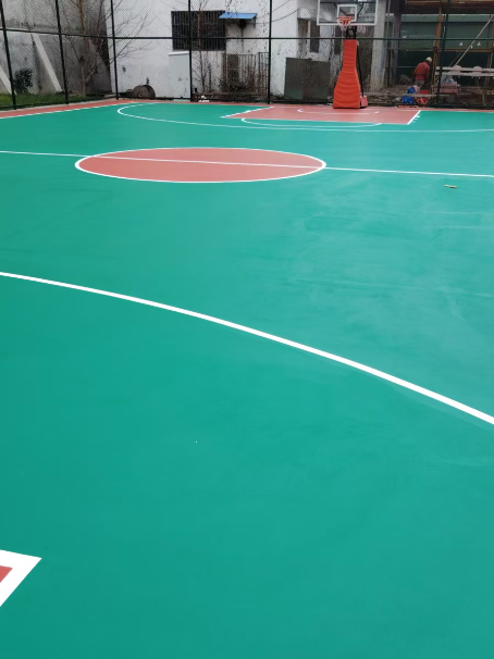瀍河回族 球场长期使用易出现地面开裂